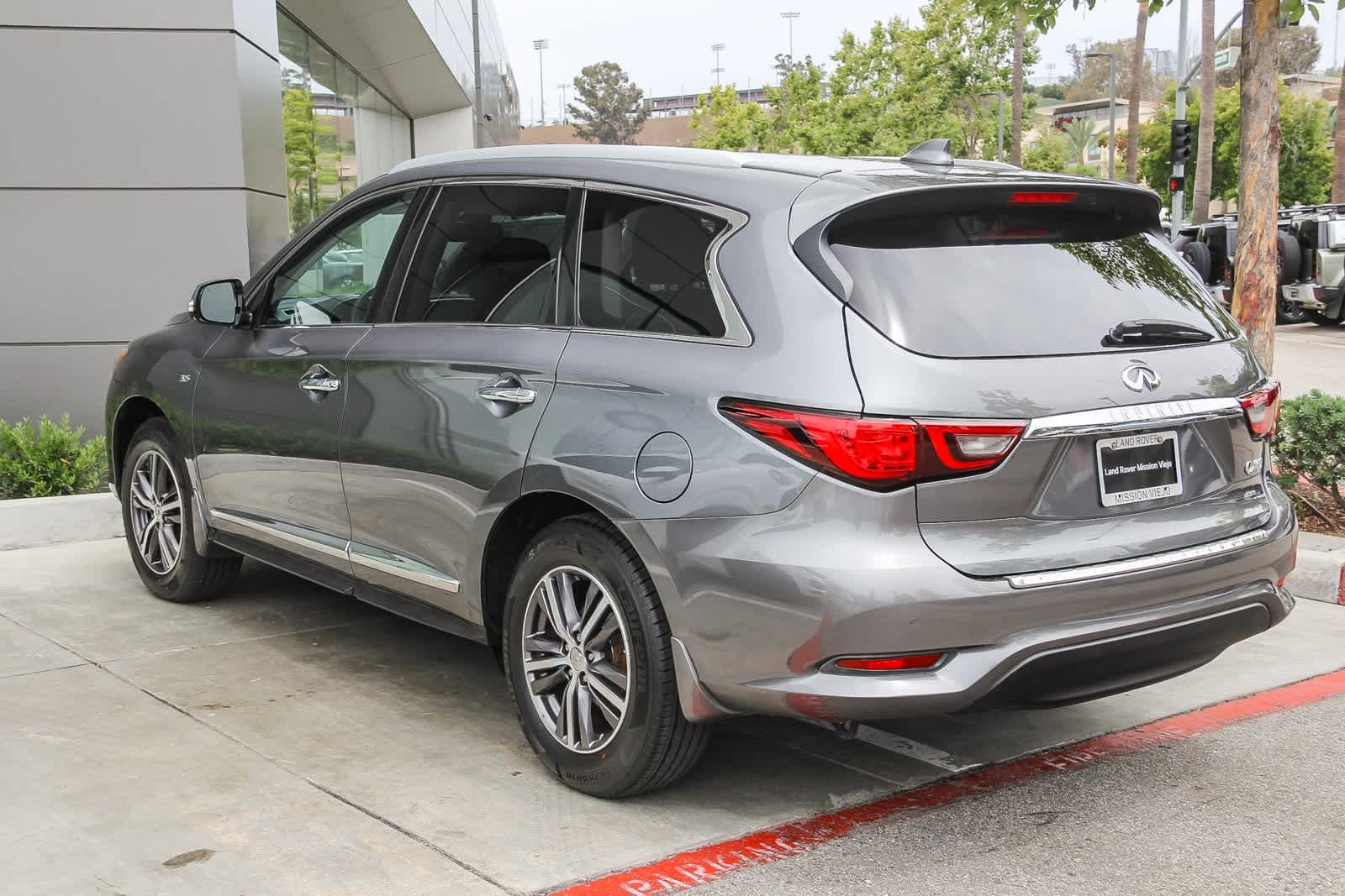 2018 Infiniti QX60 photo 2