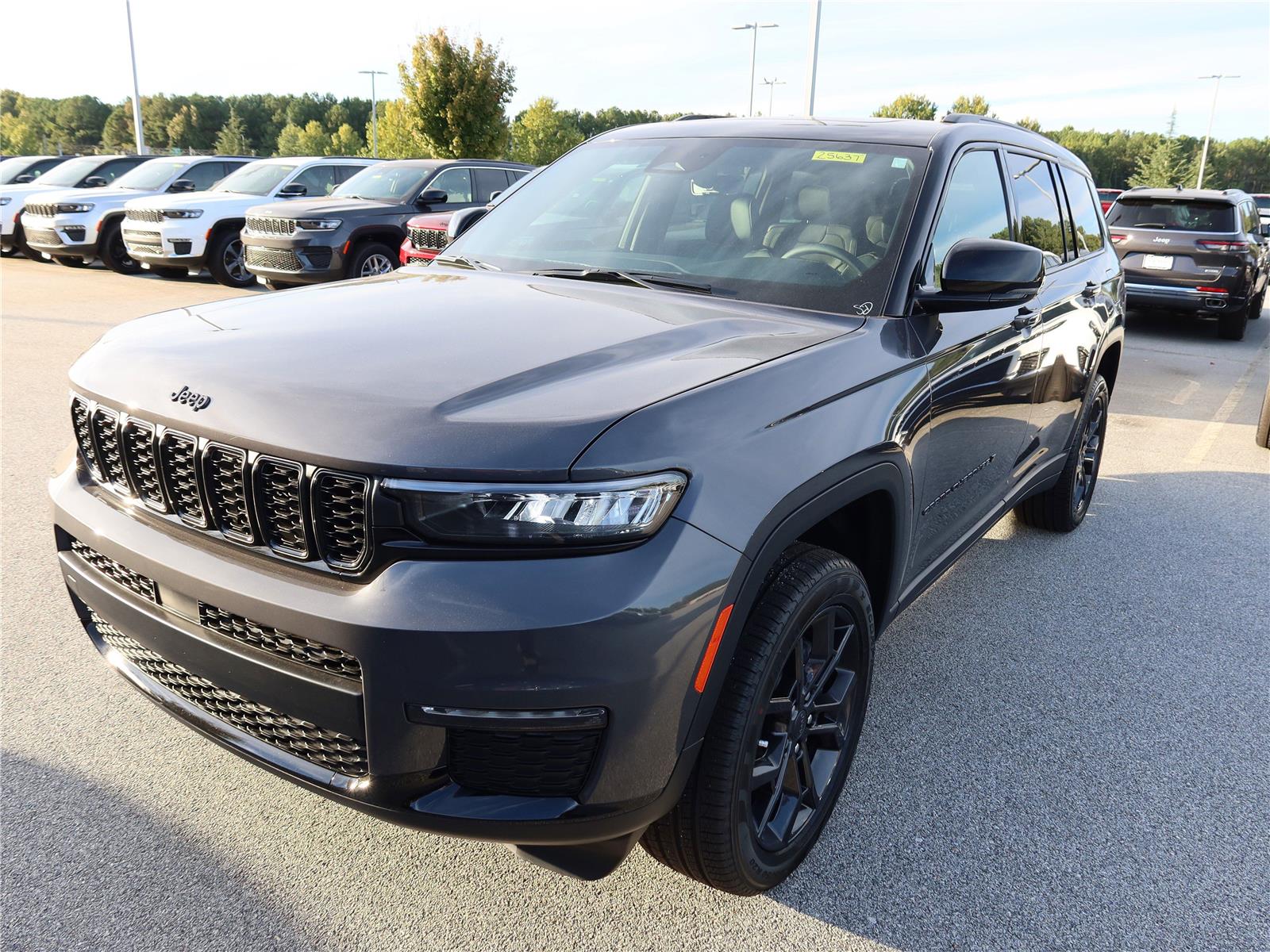 2025 Jeep Grand Cherokee Limited photo 2