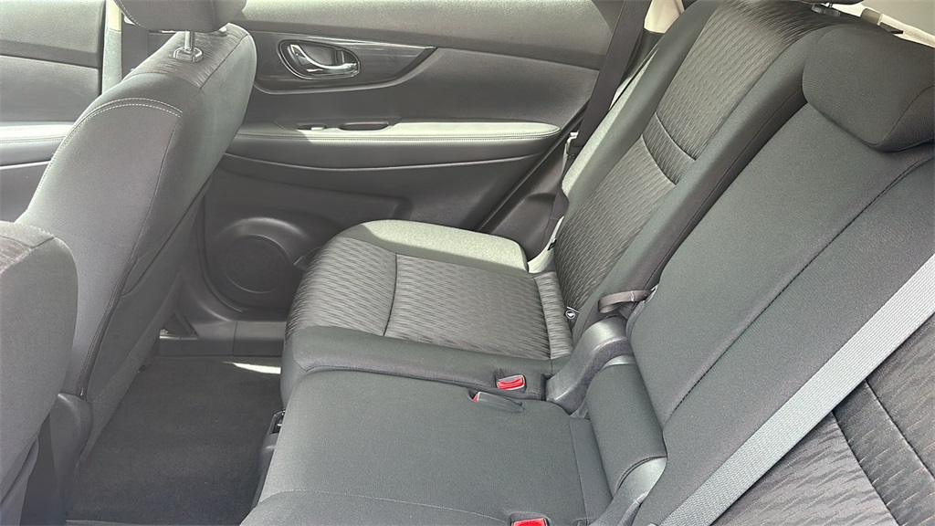 2018 Nissan Rogue SV photo 28