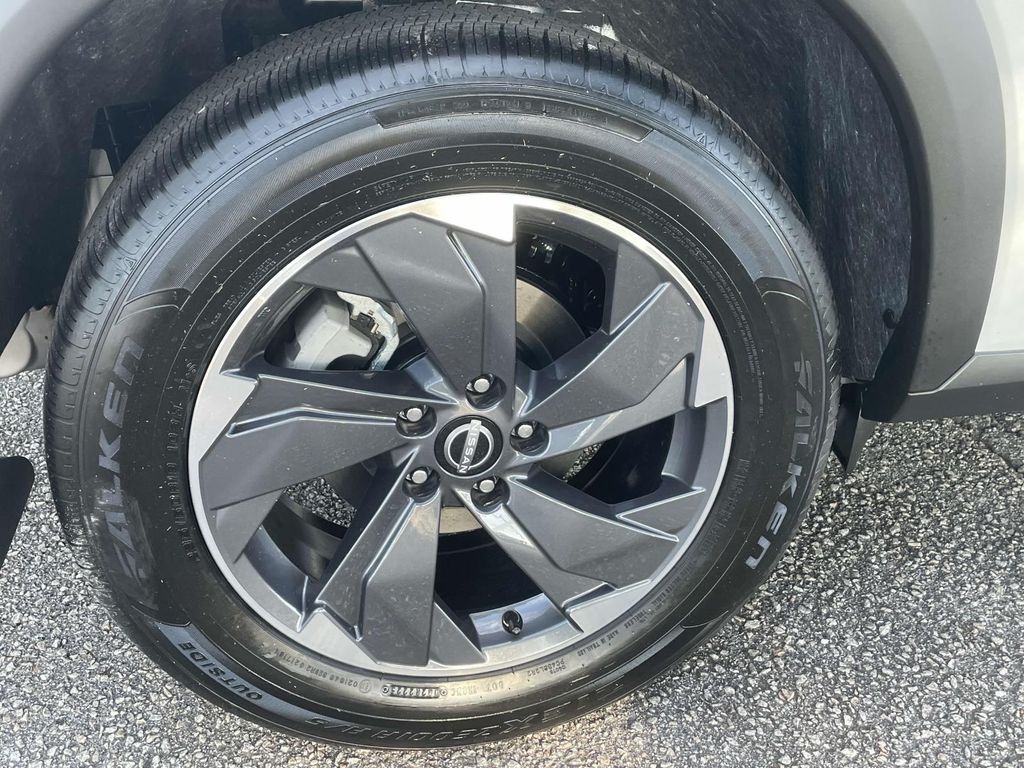 2026 Nissan Rogue SV photo 2