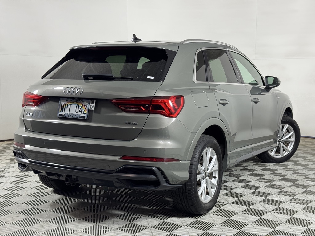 2022 Audi Q3 S line Premium photo 3