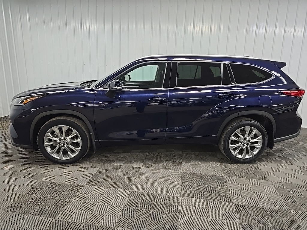 2022 Toyota Highlander Limited photo 4