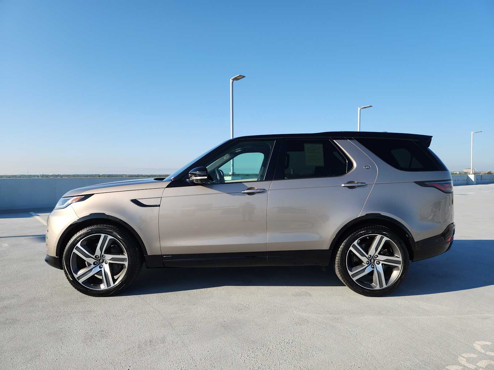 2021 Land Rover Discovery HSE R-Dynamic photo 4