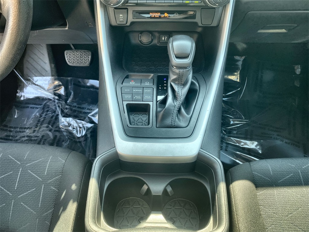 2019 Toyota RAV4 XLE photo 18