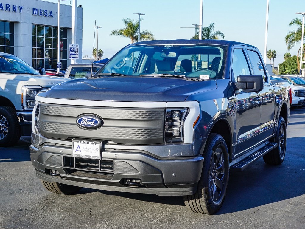 2025 Ford F-150 Lightning photo 2