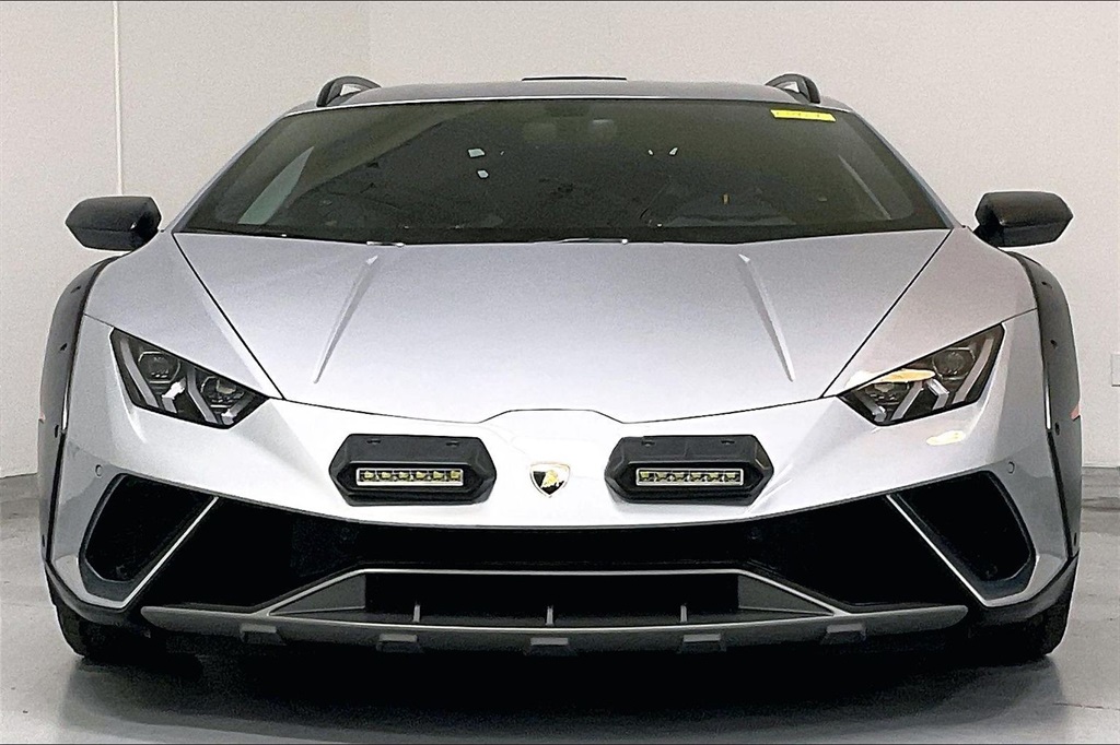 2023 Lamborghini Huracan Sterrato Base photo 2