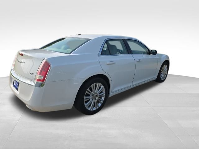 2013 Chrysler 300 Base photo 4