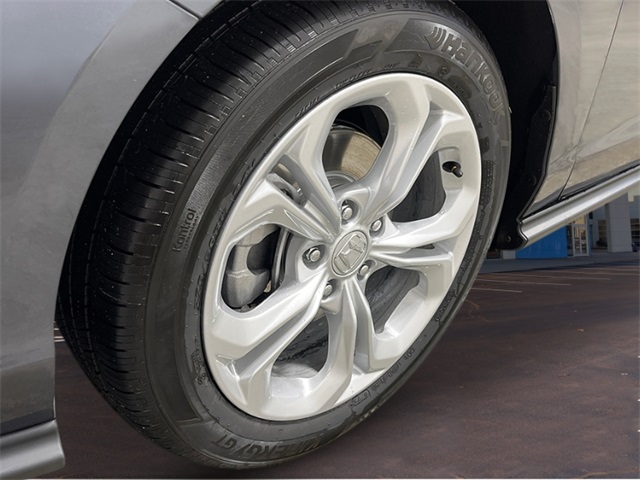 2025 Honda Accord LX photo 9