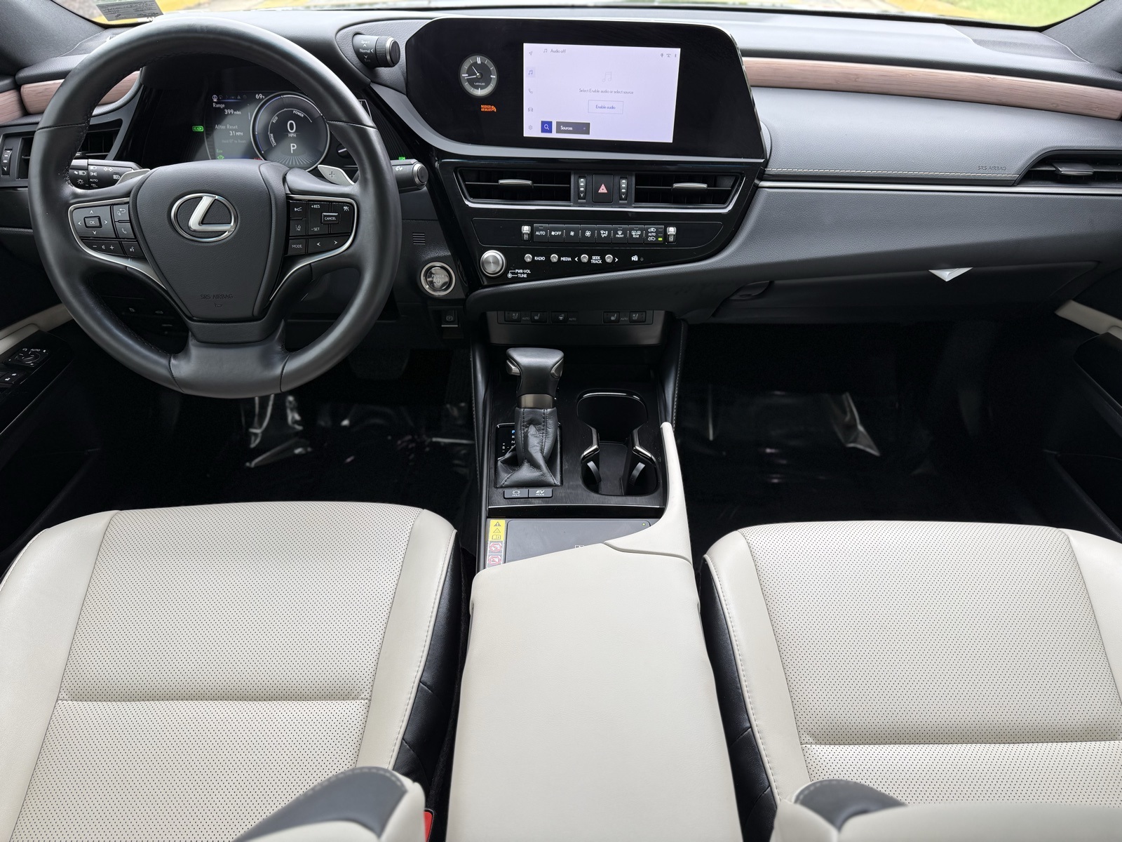 2025 Lexus ES 300h photo 4