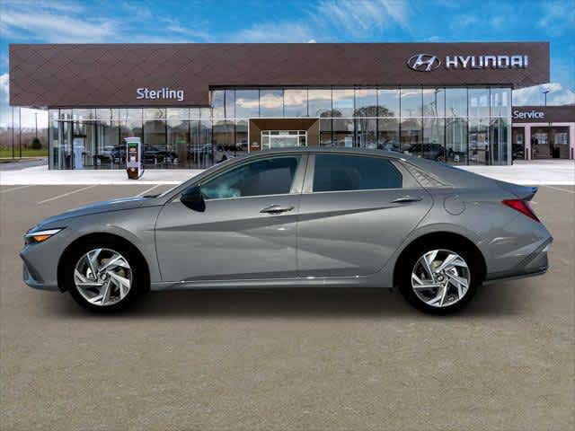 2025 Hyundai Elantra SEL Sport photo 3
