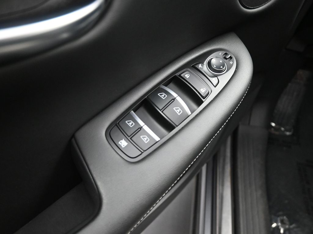 2022 Infiniti QX50 Luxe photo 14