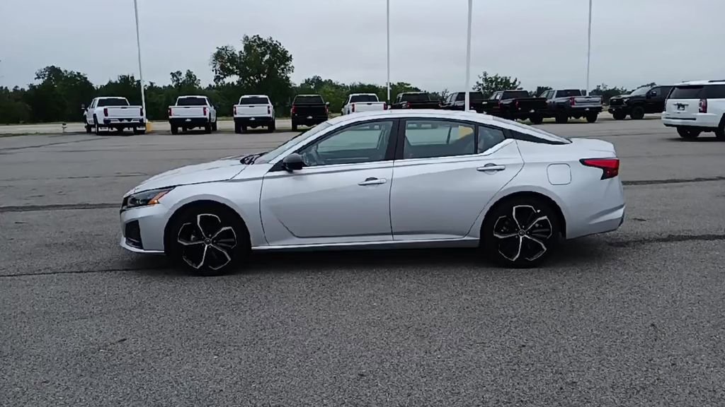 2024 Nissan Altima 2.5 SR photo 5