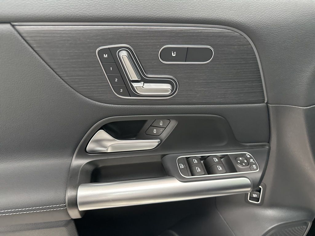 2025 Mercedes Benz GLA 250 photo 11