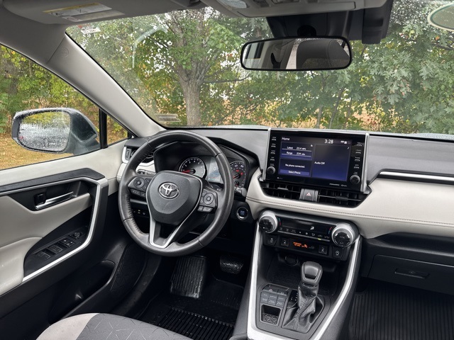 2022 Toyota RAV4 XLE photo 11