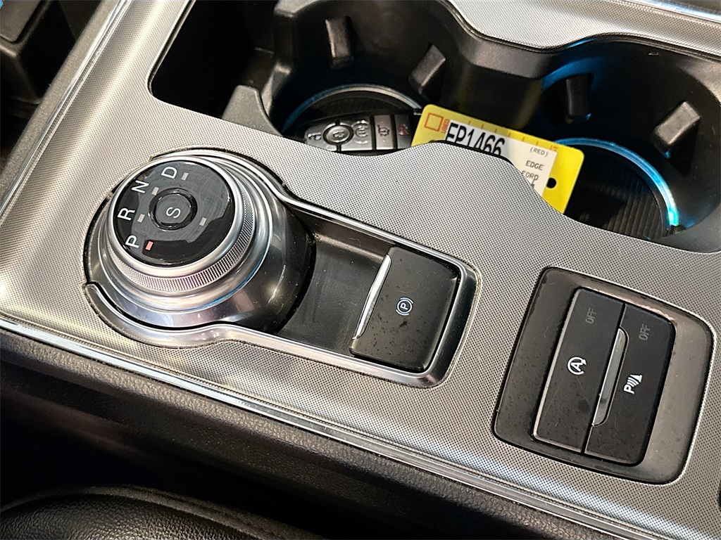 2024 Ford Edge Titanium photo 13
