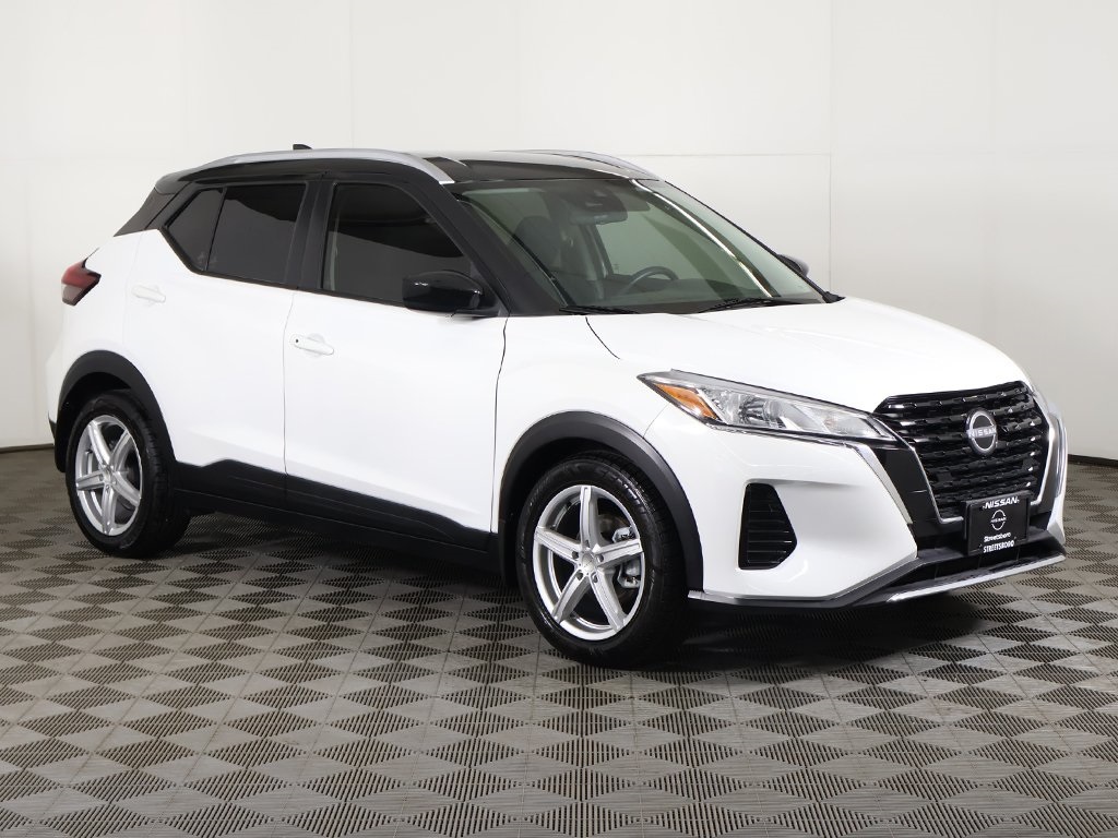 2023 Nissan Kicks SV photo 2