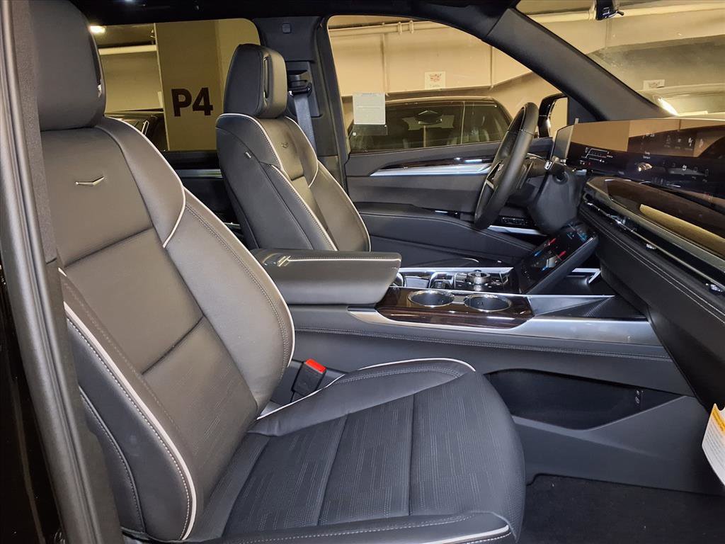 2025 Cadillac Escalade ESV Premium Luxury photo 3