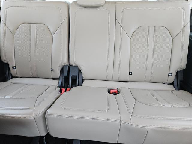 2022 Ford Expedition Limited photo 19