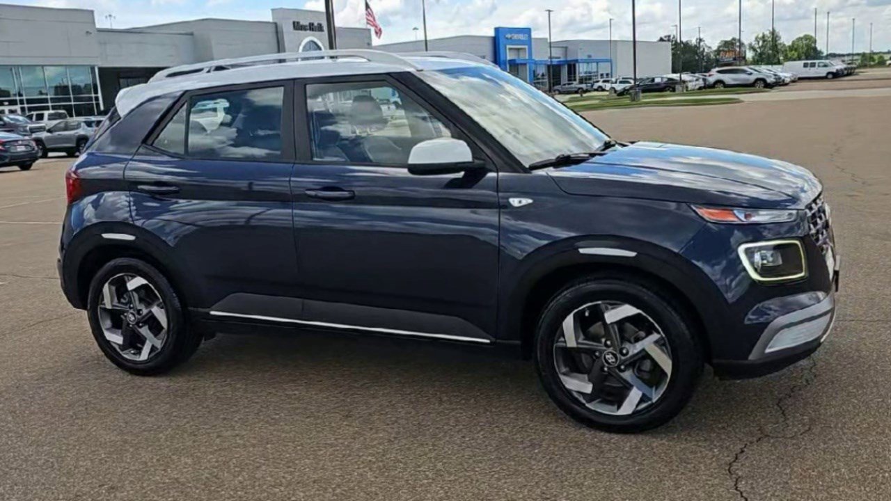 Used 2022 Hyundai Venue Limited with VIN KMHRC8A32NU167154 for sale in Madison, MS