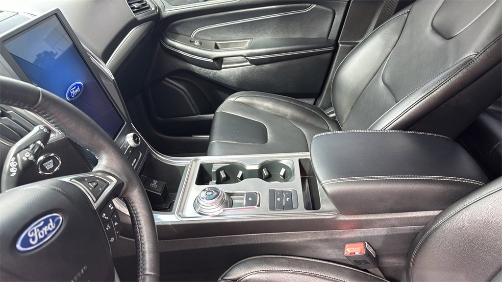 2022 Ford Edge Titanium photo 13