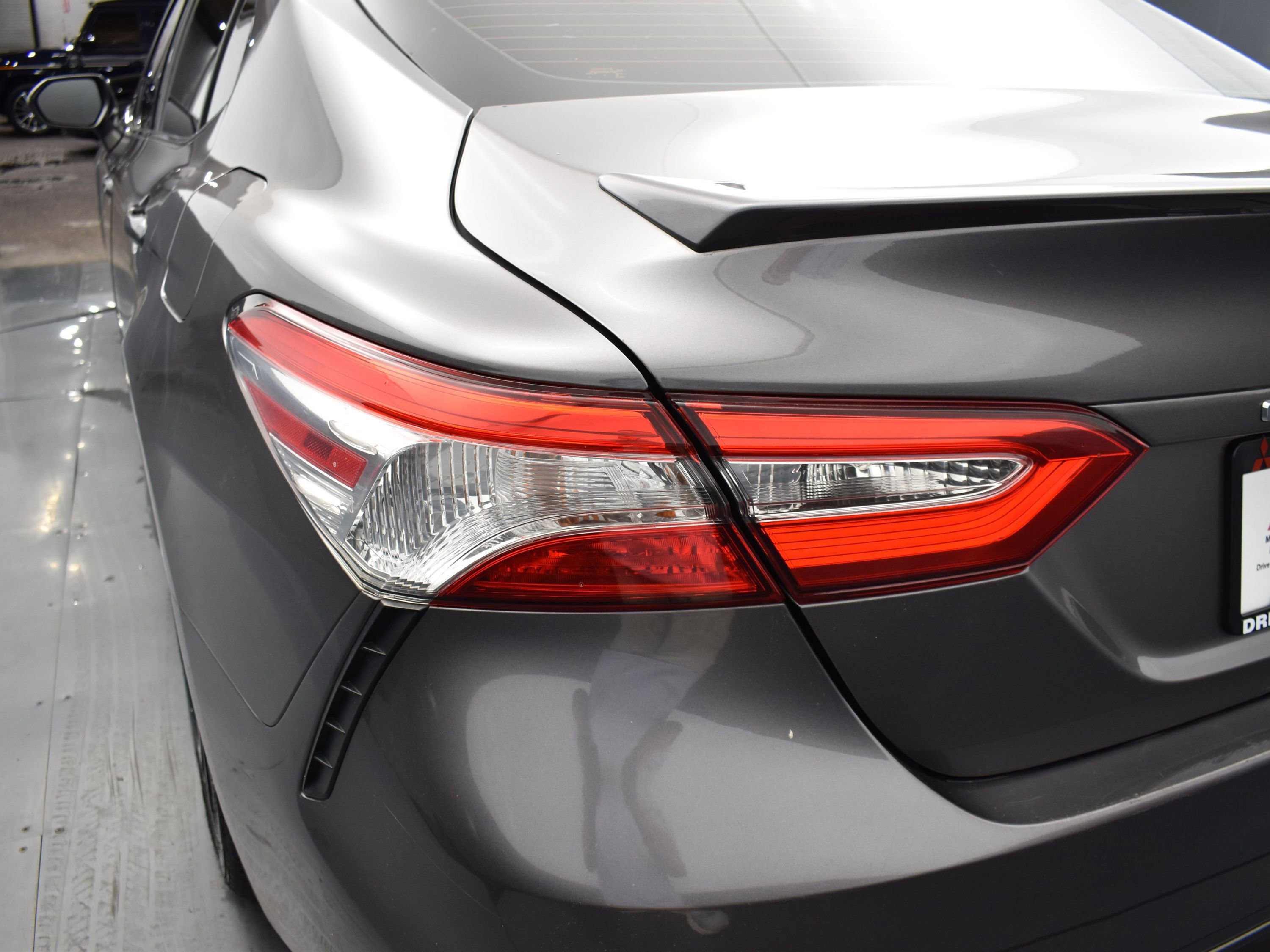 2020 Toyota Camry SE photo 7
