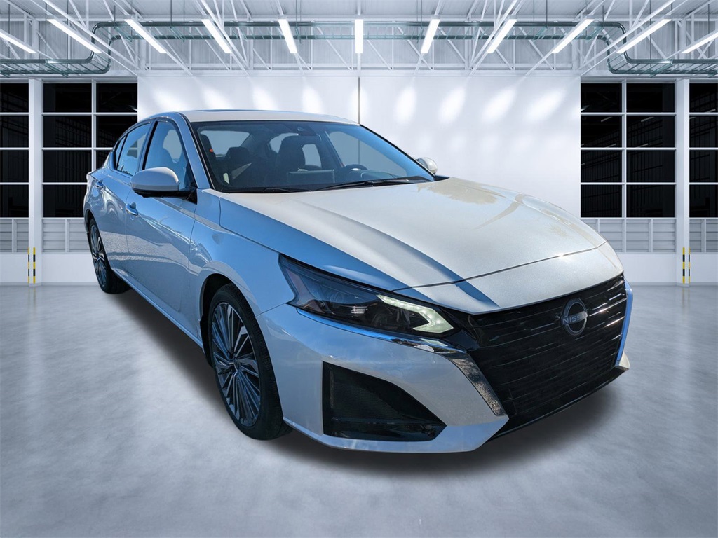 2025 Nissan Altima SL's photo