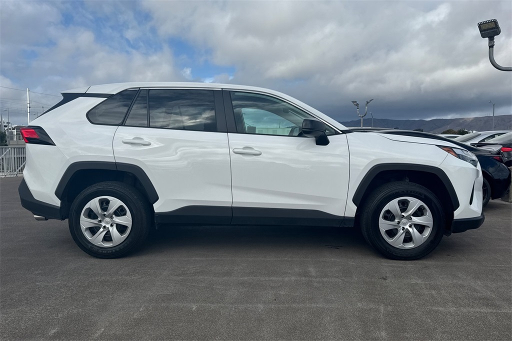 2024 Toyota RAV4 LE photo 2