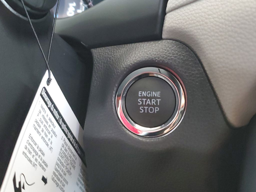 2025 Toyota RAV4 XLE photo 22