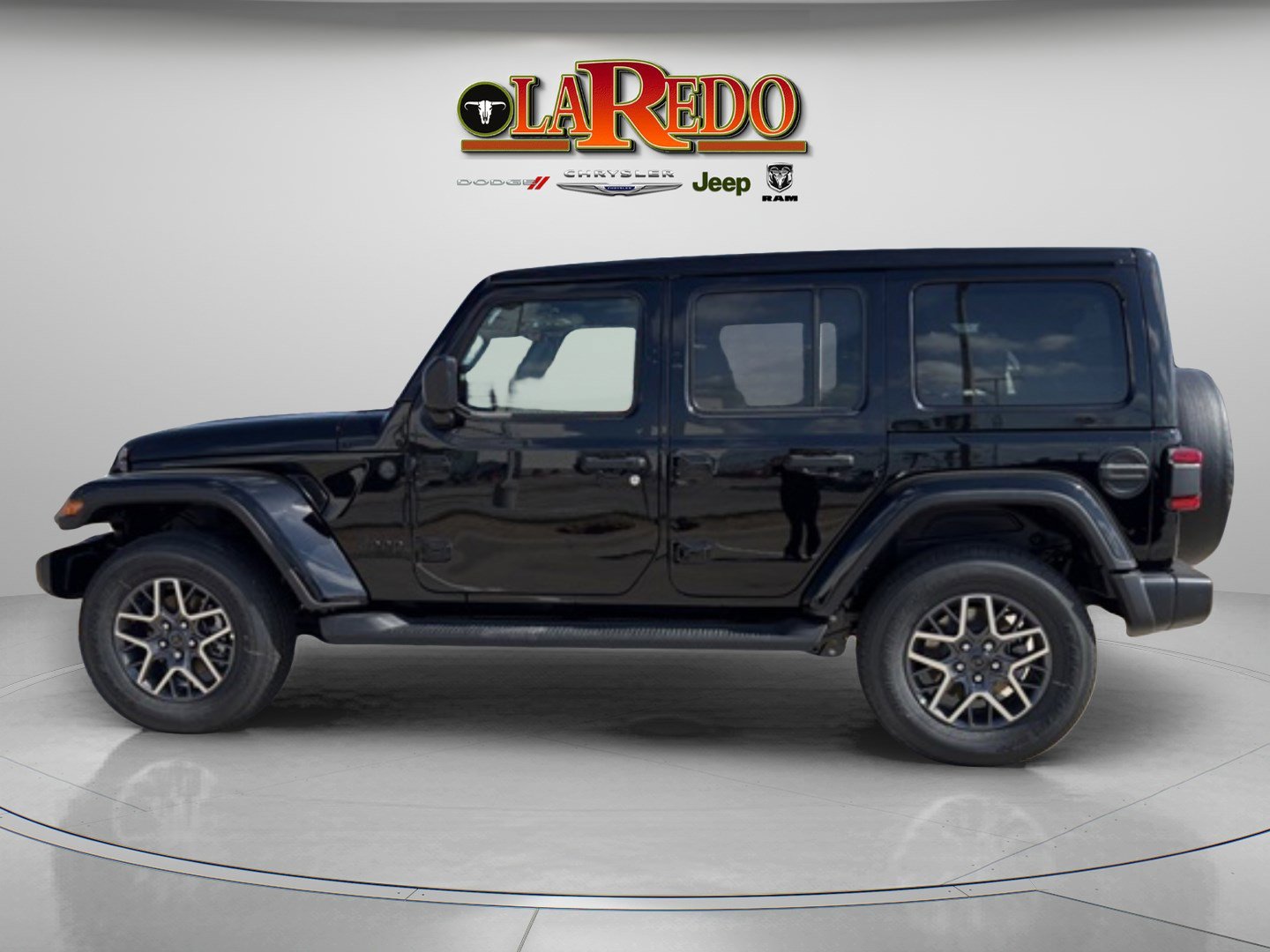 2025 Jeep Wrangler Sahara photo 4