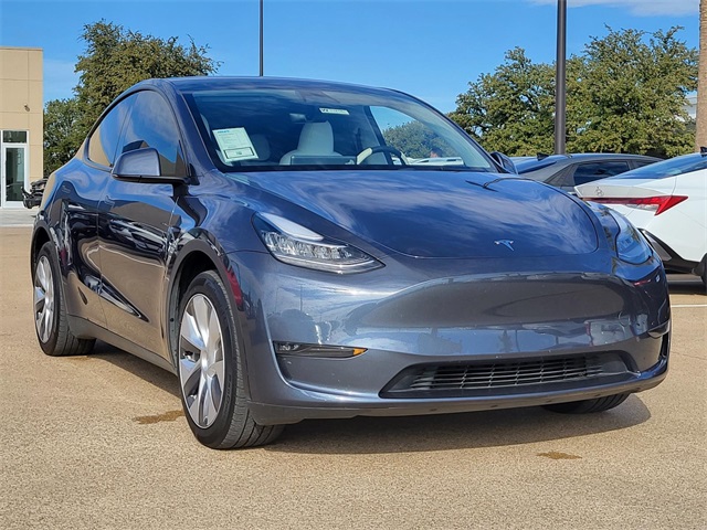 2023 Tesla Model Y Long Range's photo