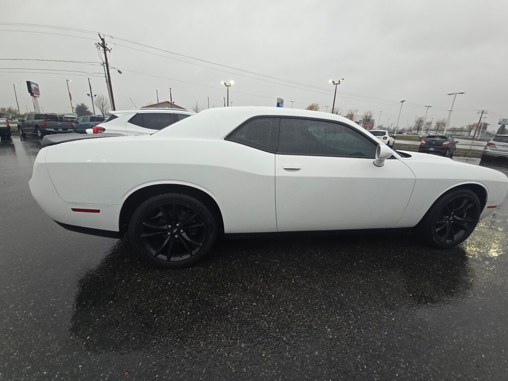 2018 Dodge Challenger SXT photo 4