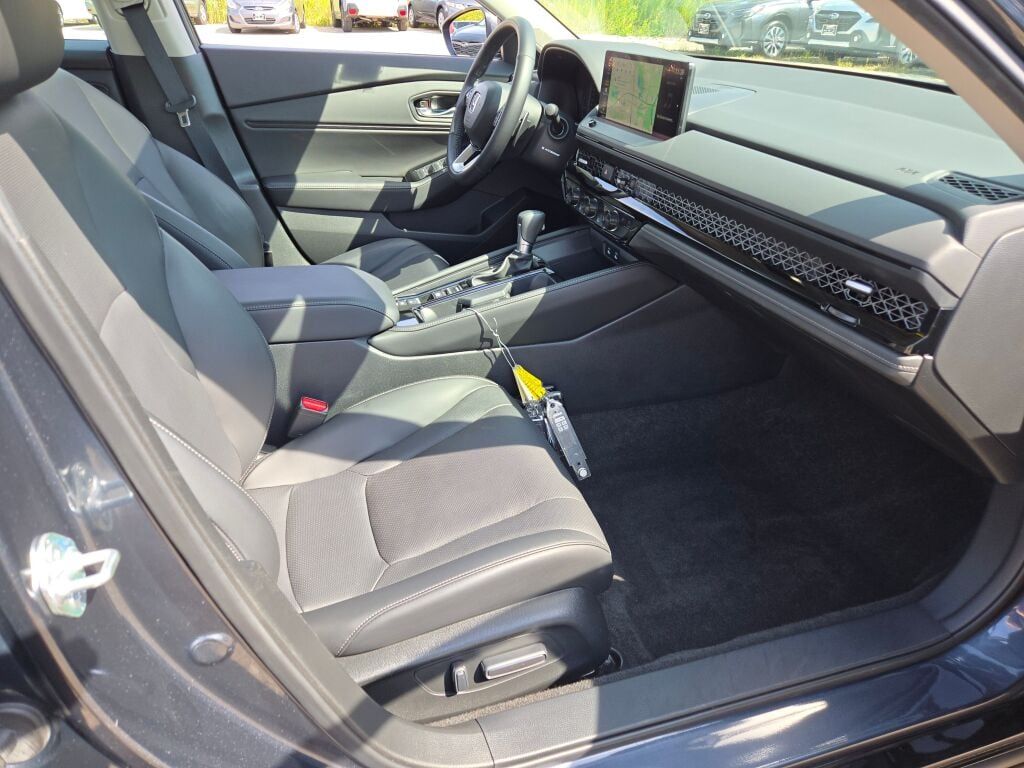2024 Honda Accord Hybrid Touring photo 4
