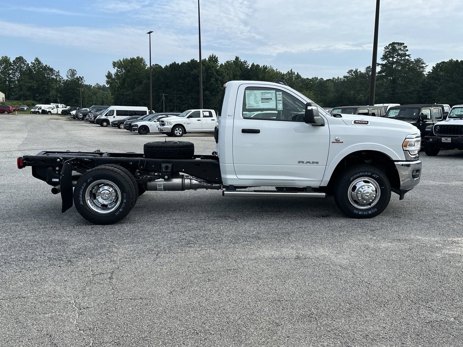 2024 Ram 3500 SLT photo 9