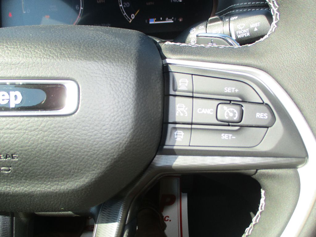 2025 Jeep Grand Cherokee Laredo X photo 10
