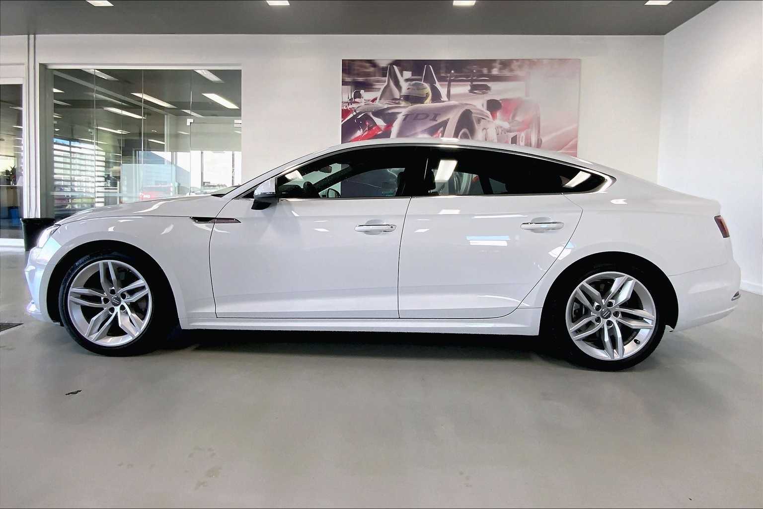 2019 Audi A5 Premium 45 TFSI Quattro photo 3