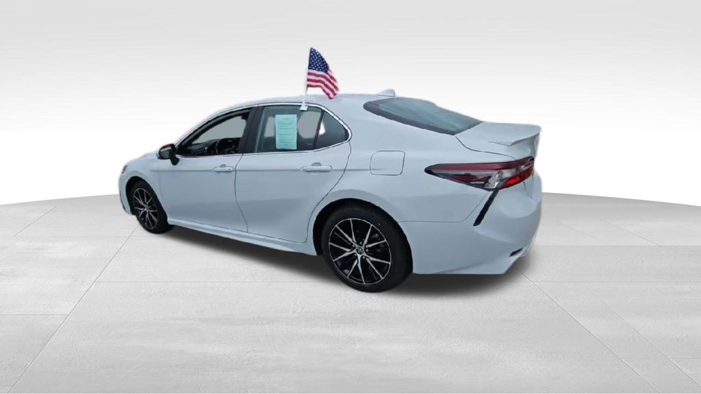 2024 Toyota Camry SE photo 4