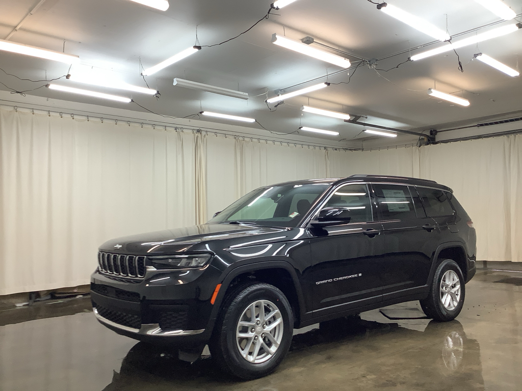 2025 Jeep Grand Cherokee L Laredo's photo