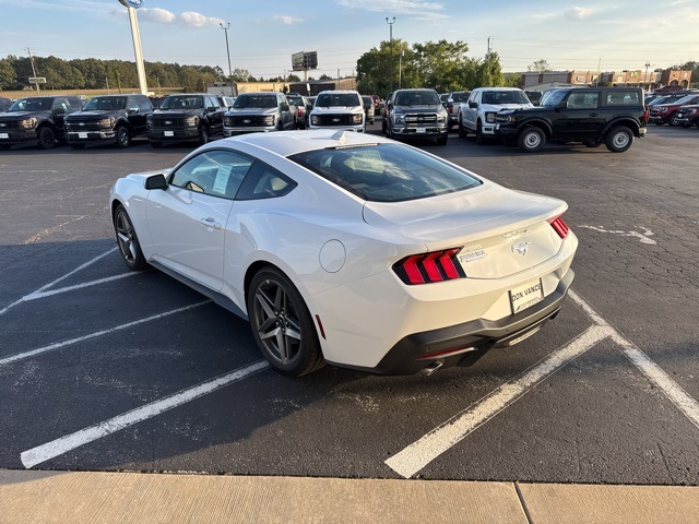 2025 Ford Mustang EcoBoost photo 4