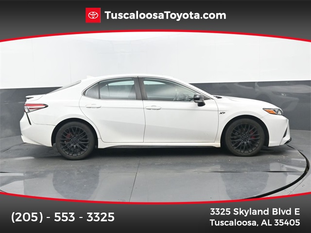 2020 Toyota Camry SE's photo