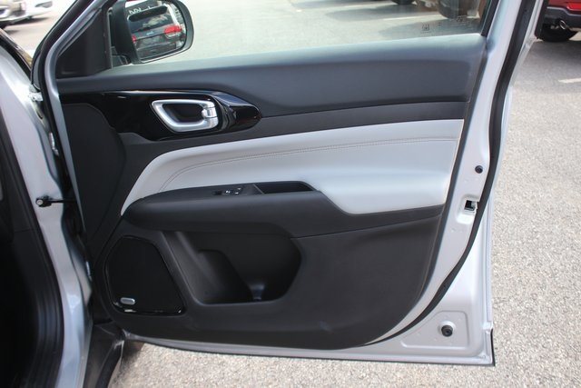 2025 Jeep Compass Limited photo 23