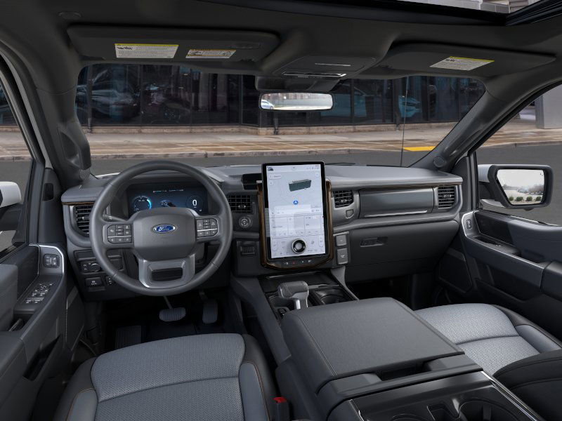 2025 Ford F-150 Lightning Lariat photo 9