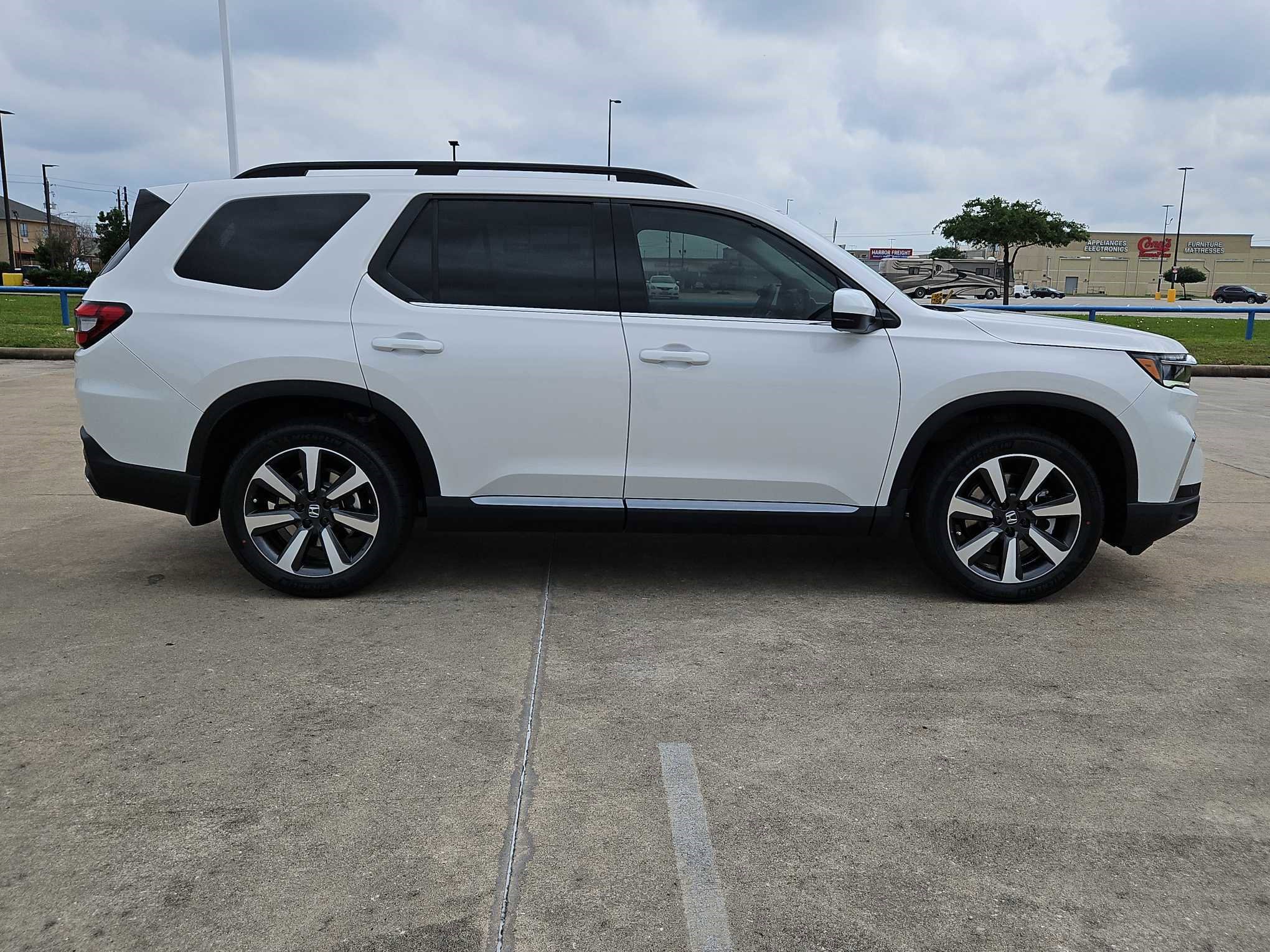 2025 Honda Pilot Touring photo 2