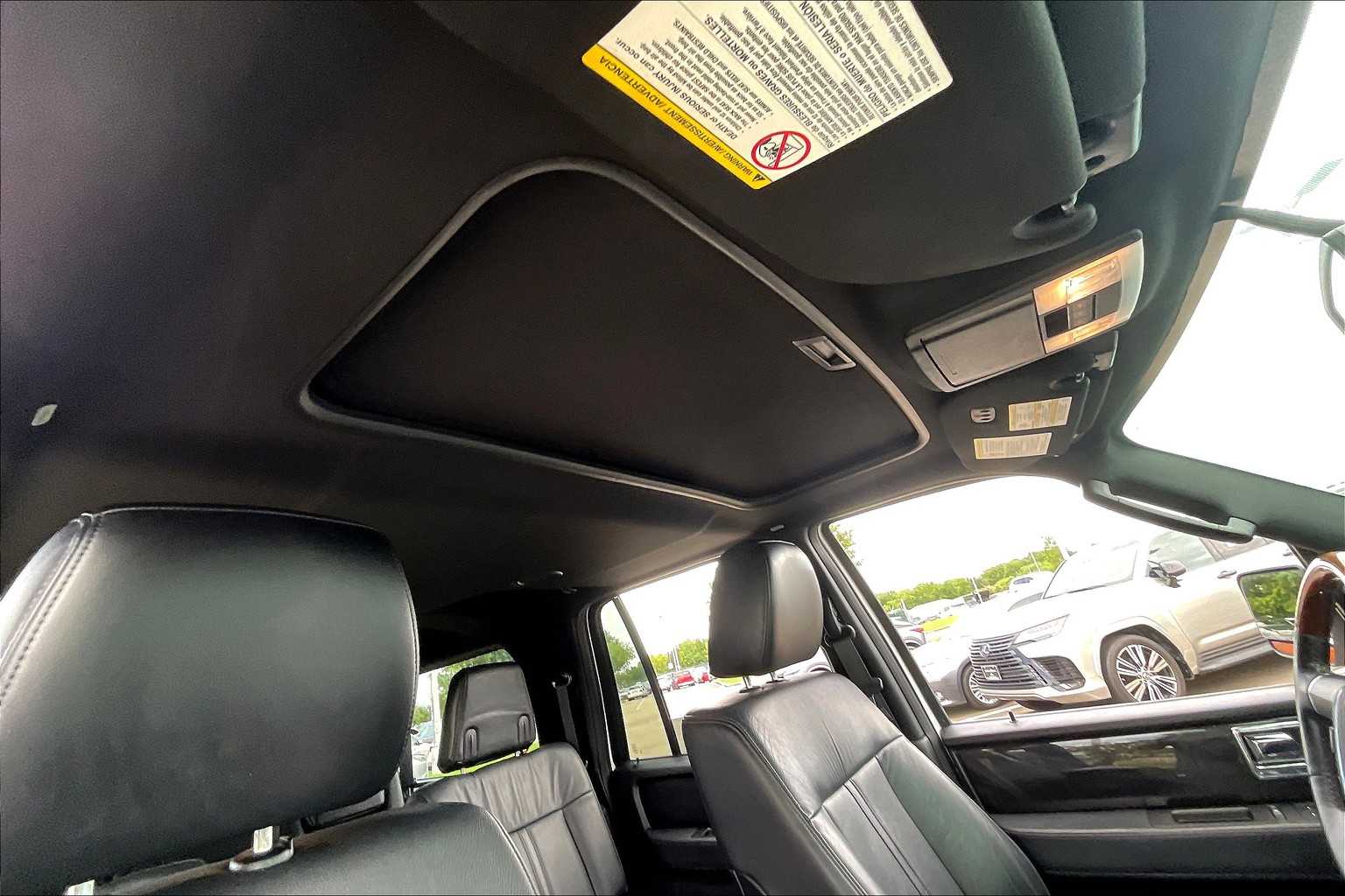 2017 Lincoln Navigator L Reserve photo 12
