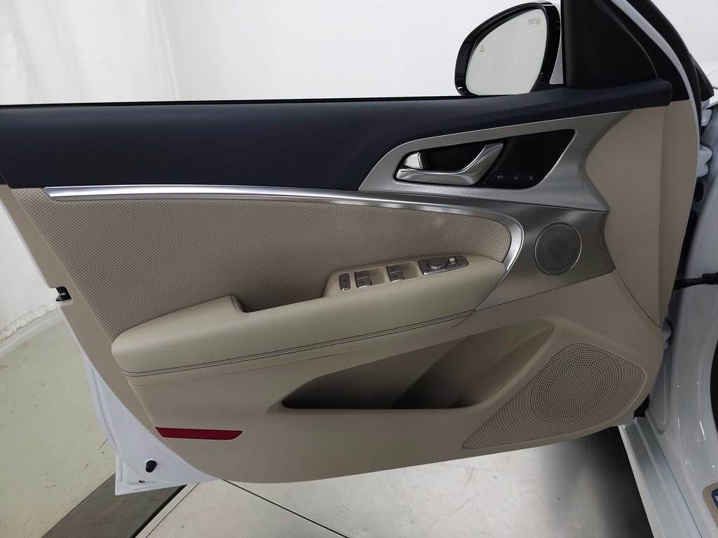 2026 Genesis G70 2.5T Prestige AWD photo 9