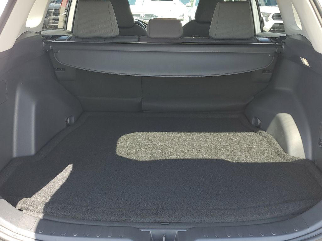 2025 Toyota RAV4 Hybrid XLE photo 17