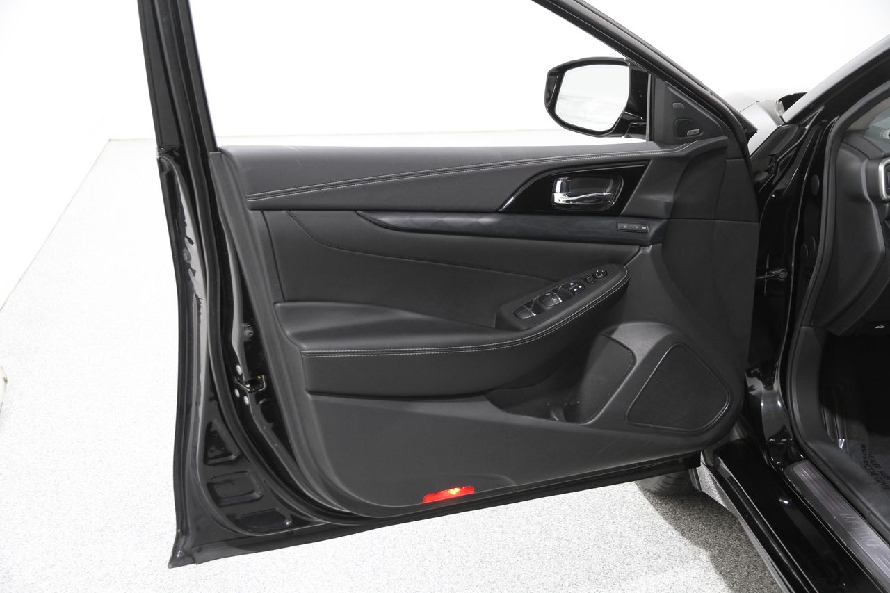 2022 Nissan Maxima Platinum photo 3
