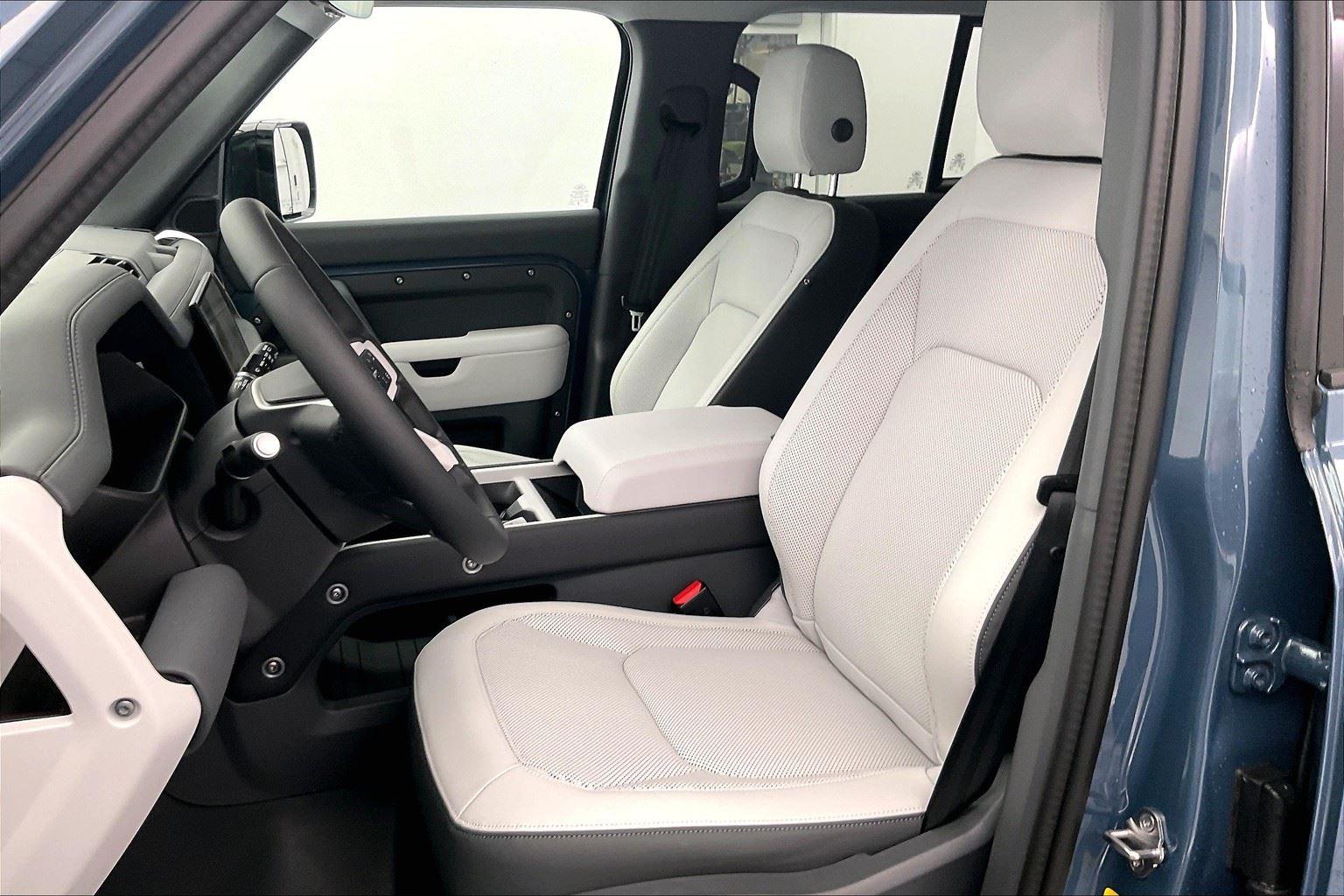 2025 Land Rover Defender S 110 photo 5