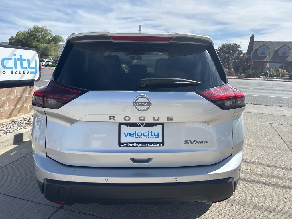 2024 Nissan Rogue SV photo 5