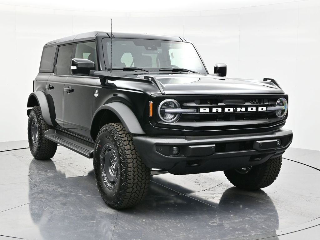 2025 Ford Bronco Outer Banks photo 3