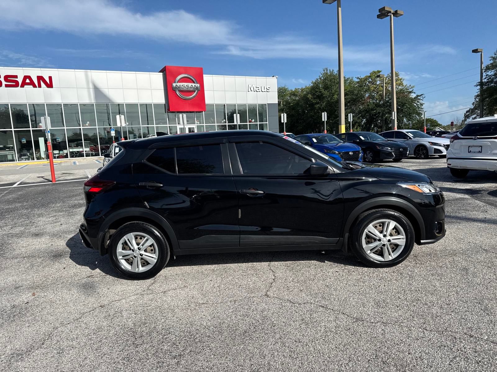 2022 Nissan Kicks S photo 4